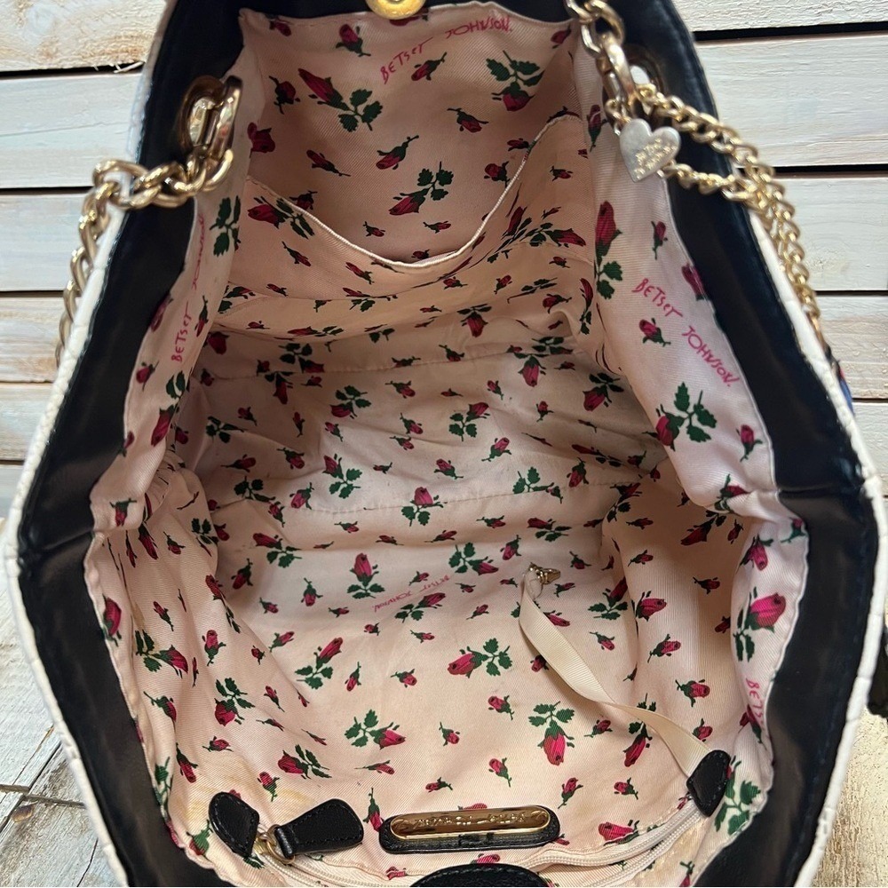 Betsey Johnson Shell Quilted White Tote Bag Charm Coastal Mermaidcore - Picture 13 of 15